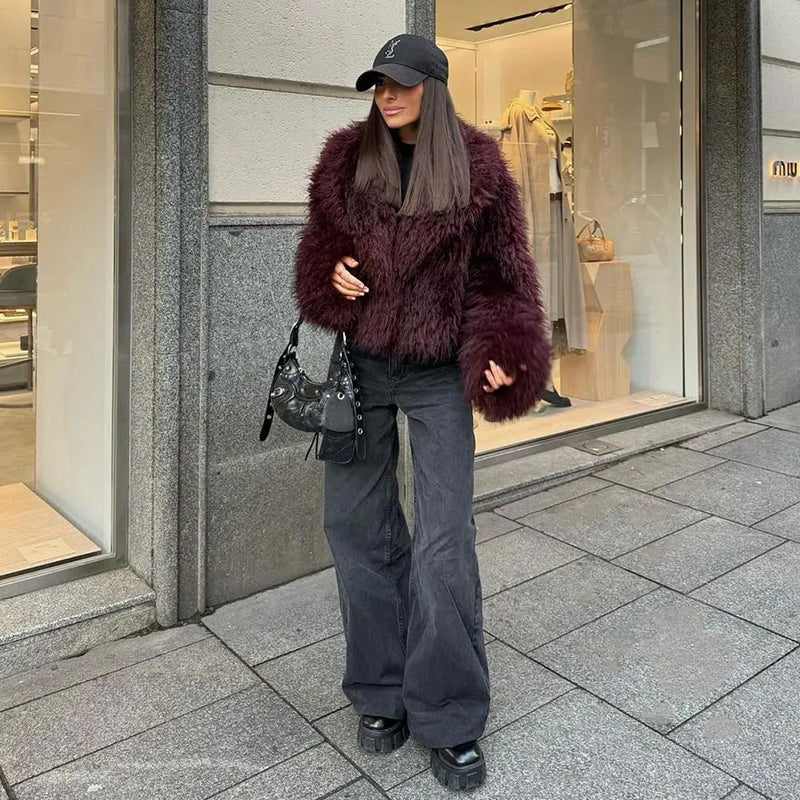 PuraDama™ Vinya | Giacca corta in eco-pelliccia bordeaux