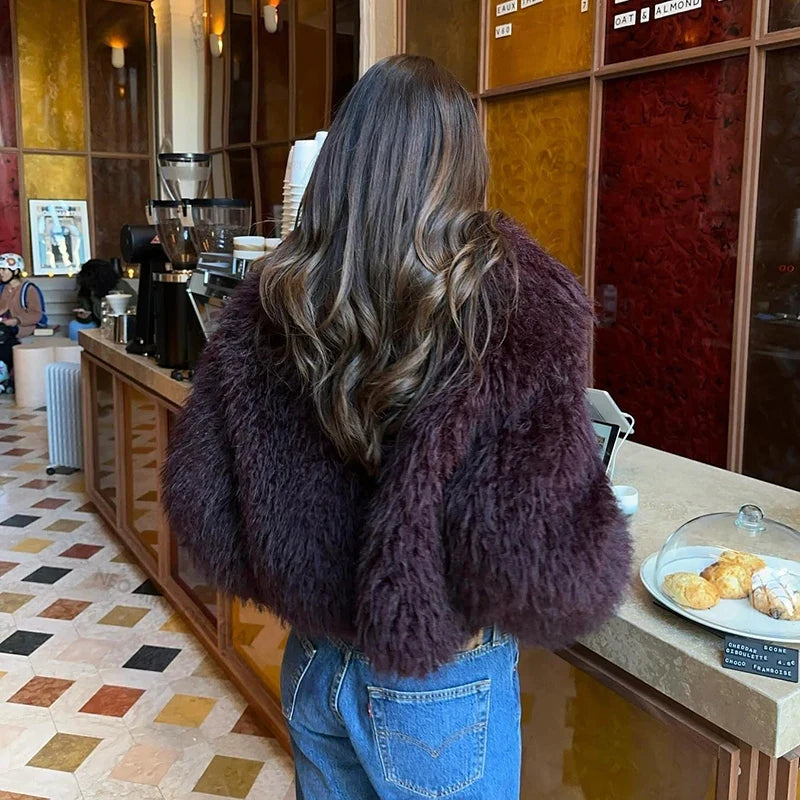 PuraDama™ Vinya | Giacca corta in eco-pelliccia bordeaux